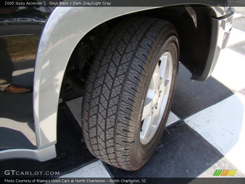 Onyx Black / Dark Gray/Light Gray 2005 Isuzu Ascender S