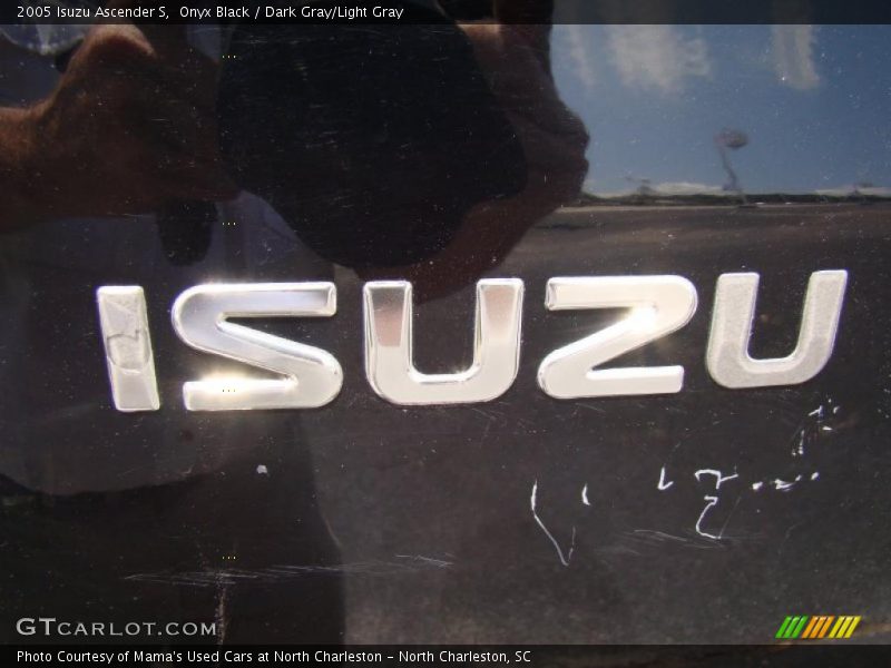 Onyx Black / Dark Gray/Light Gray 2005 Isuzu Ascender S