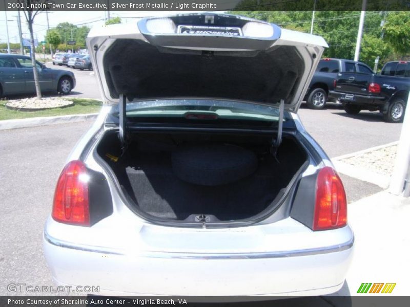 Silver Frost Metallic / Light Graphite 2001 Lincoln Town Car Executive