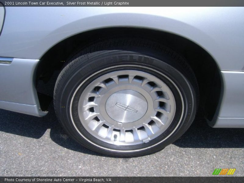 Silver Frost Metallic / Light Graphite 2001 Lincoln Town Car Executive