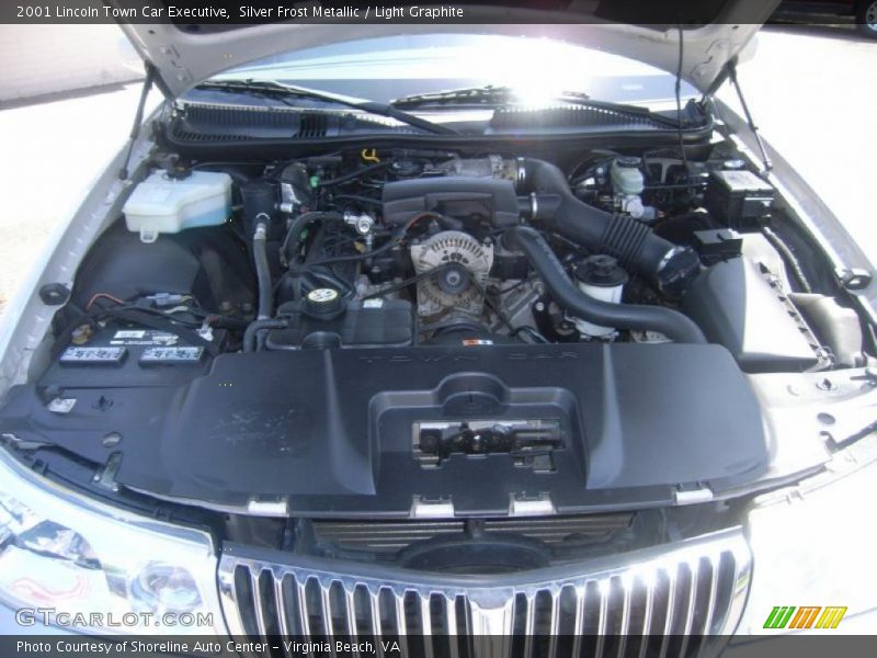 Silver Frost Metallic / Light Graphite 2001 Lincoln Town Car Executive