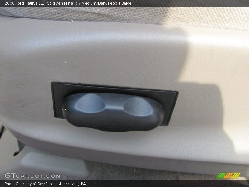 Gold Ash Metallic / Medium/Dark Pebble Beige 2006 Ford Taurus SE