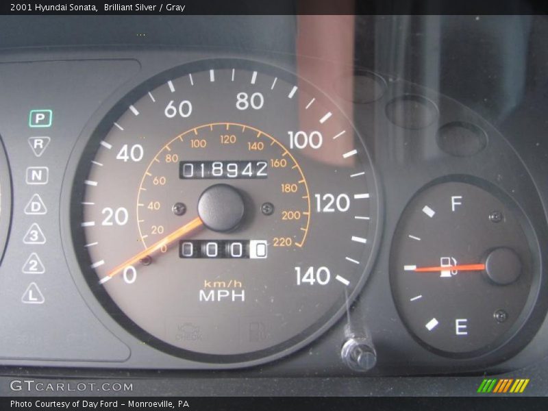 Brilliant Silver / Gray 2001 Hyundai Sonata