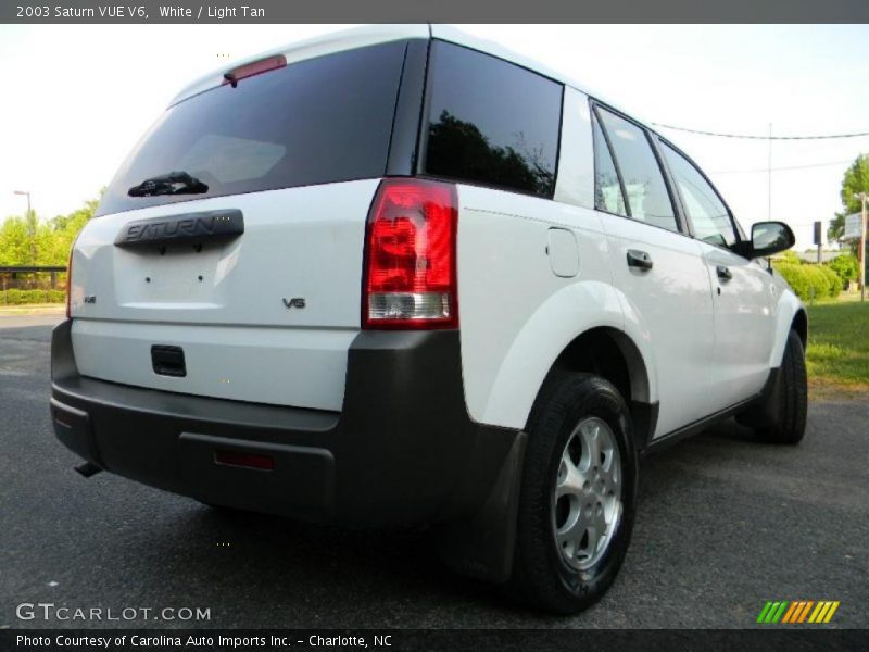 White / Light Tan 2003 Saturn VUE V6