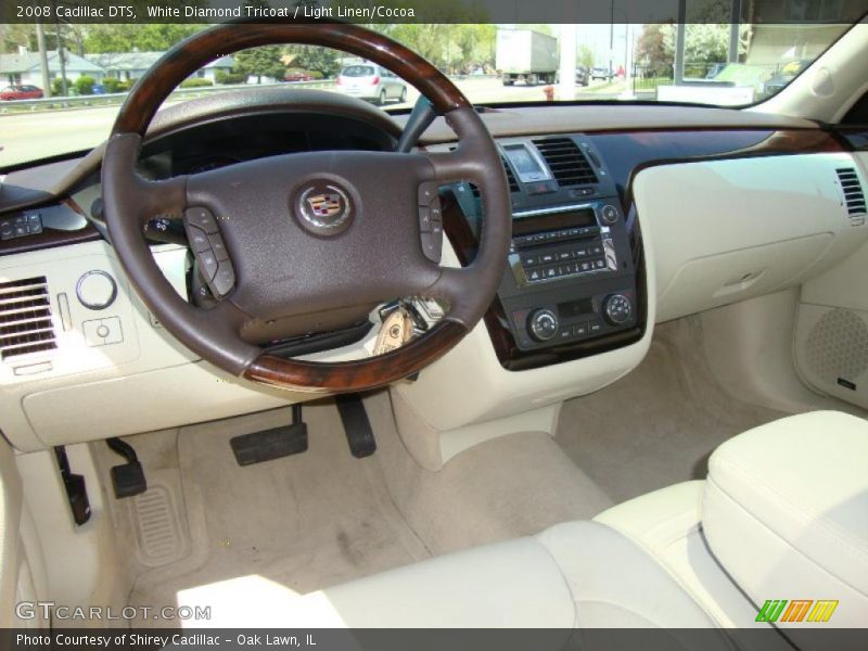 White Diamond Tricoat / Light Linen/Cocoa 2008 Cadillac DTS