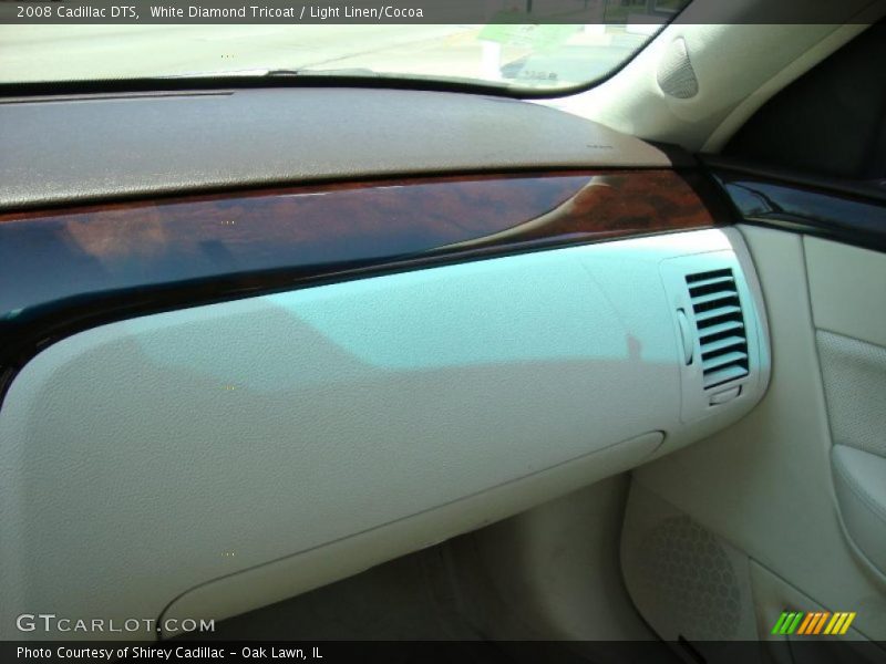 White Diamond Tricoat / Light Linen/Cocoa 2008 Cadillac DTS