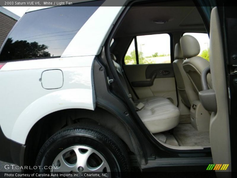 White / Light Tan 2003 Saturn VUE V6