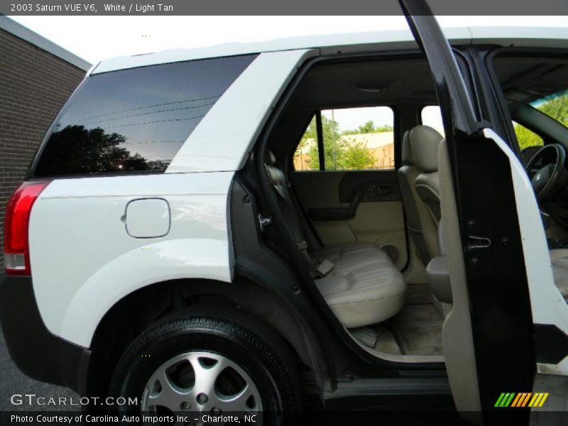 White / Light Tan 2003 Saturn VUE V6