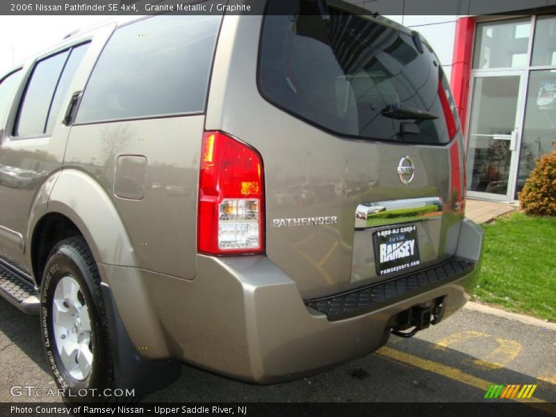 Granite Metallic / Graphite 2006 Nissan Pathfinder SE 4x4