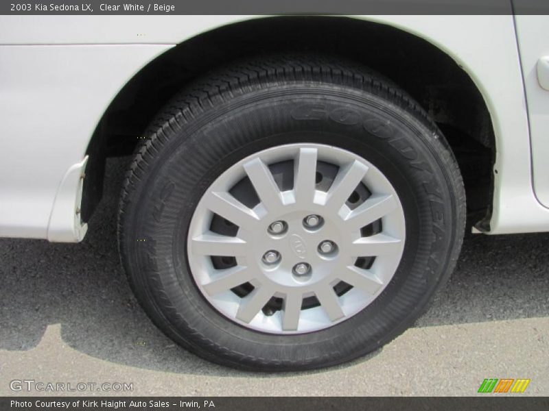 Clear White / Beige 2003 Kia Sedona LX