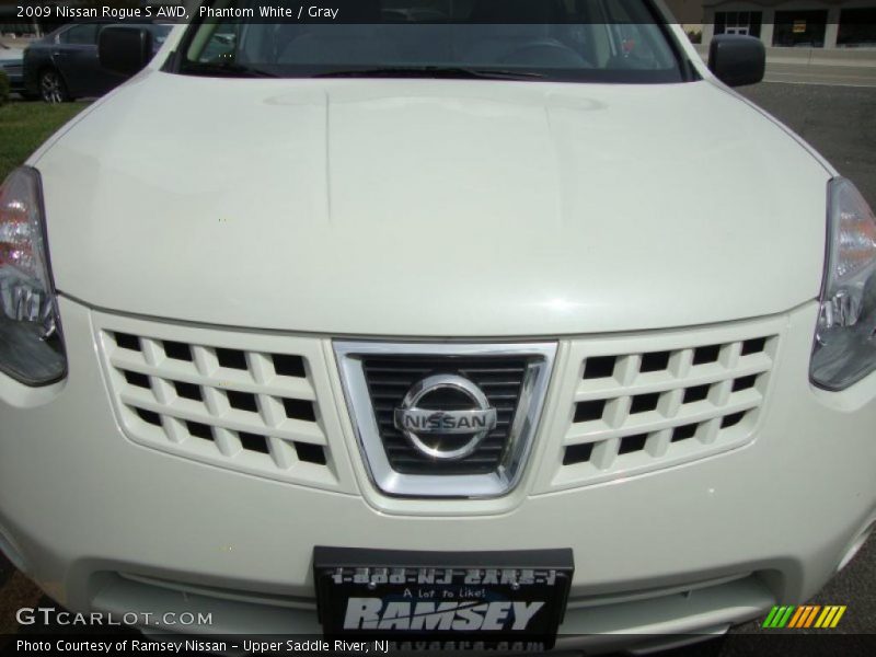 Phantom White / Gray 2009 Nissan Rogue S AWD