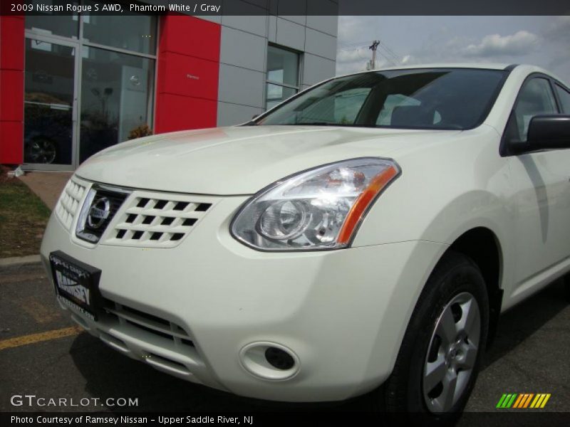 Phantom White / Gray 2009 Nissan Rogue S AWD