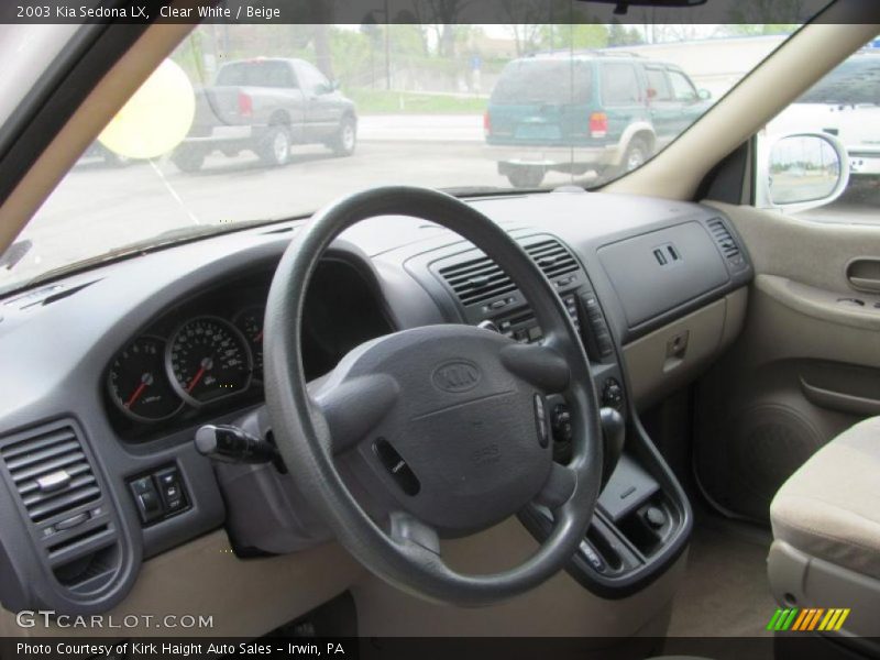 Clear White / Beige 2003 Kia Sedona LX