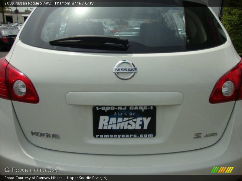 Phantom White / Gray 2009 Nissan Rogue S AWD