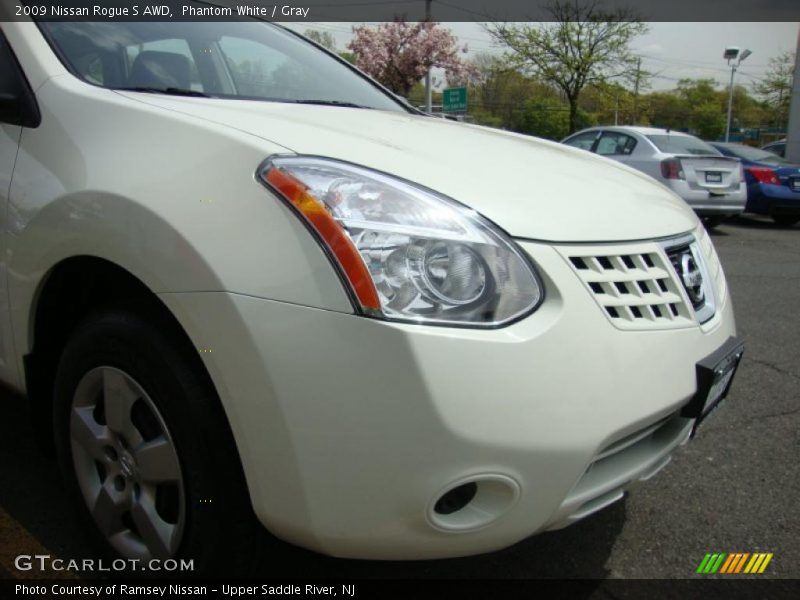 Phantom White / Gray 2009 Nissan Rogue S AWD
