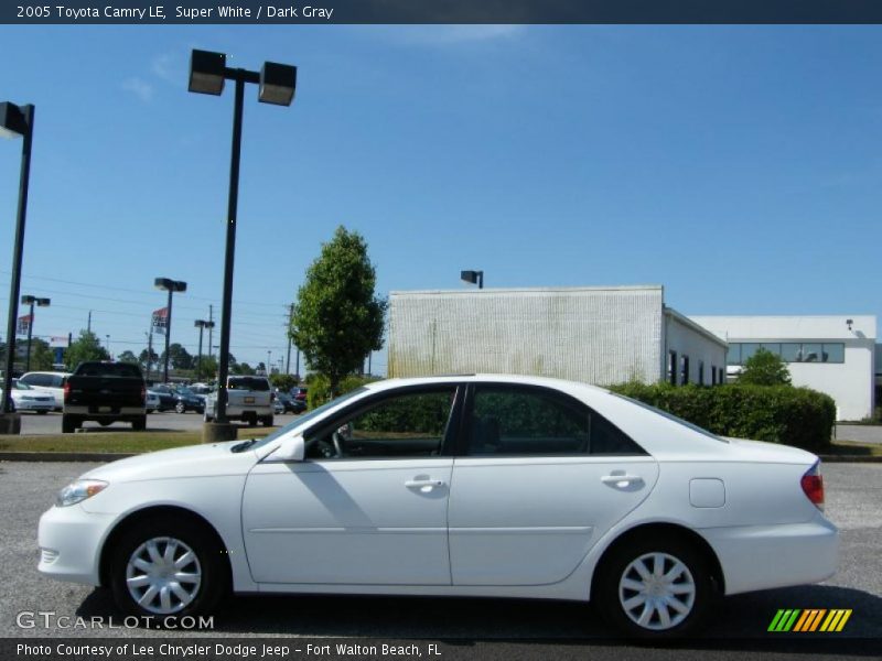 Super White / Dark Gray 2005 Toyota Camry LE