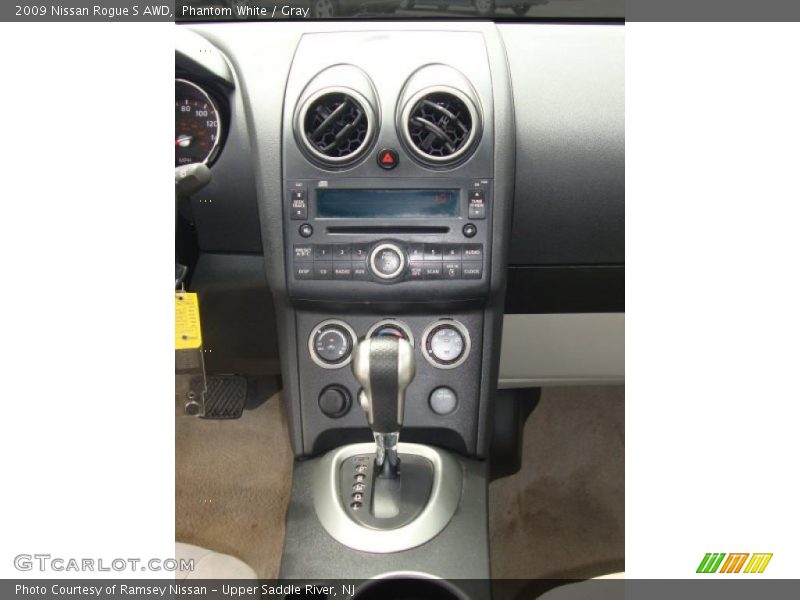 Phantom White / Gray 2009 Nissan Rogue S AWD
