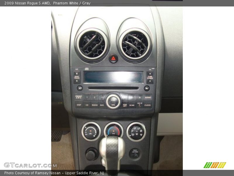Phantom White / Gray 2009 Nissan Rogue S AWD