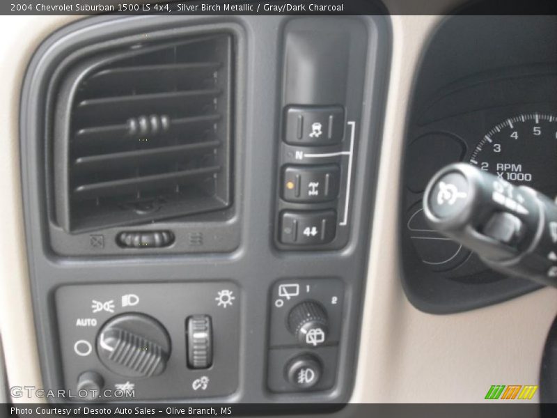 Silver Birch Metallic / Gray/Dark Charcoal 2004 Chevrolet Suburban 1500 LS 4x4