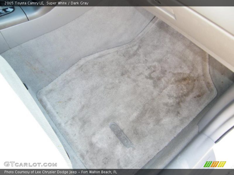 Super White / Dark Gray 2005 Toyota Camry LE