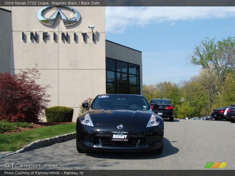 Magnetic Black / Black Cloth 2009 Nissan 370Z Coupe