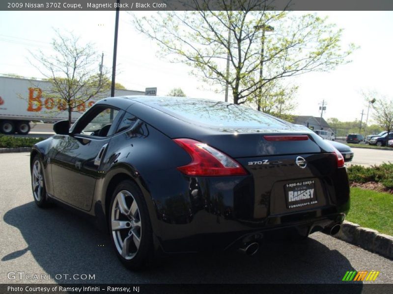 Magnetic Black / Black Cloth 2009 Nissan 370Z Coupe