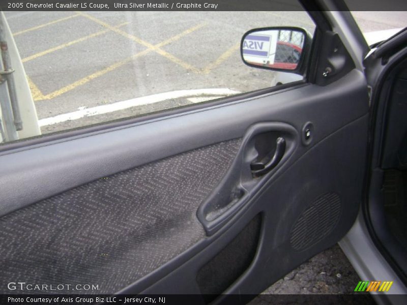 Ultra Silver Metallic / Graphite Gray 2005 Chevrolet Cavalier LS Coupe