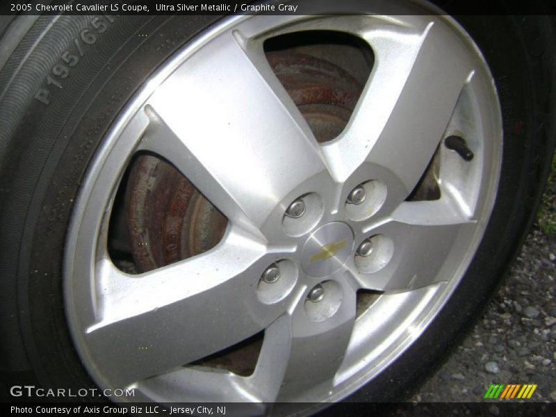 Ultra Silver Metallic / Graphite Gray 2005 Chevrolet Cavalier LS Coupe