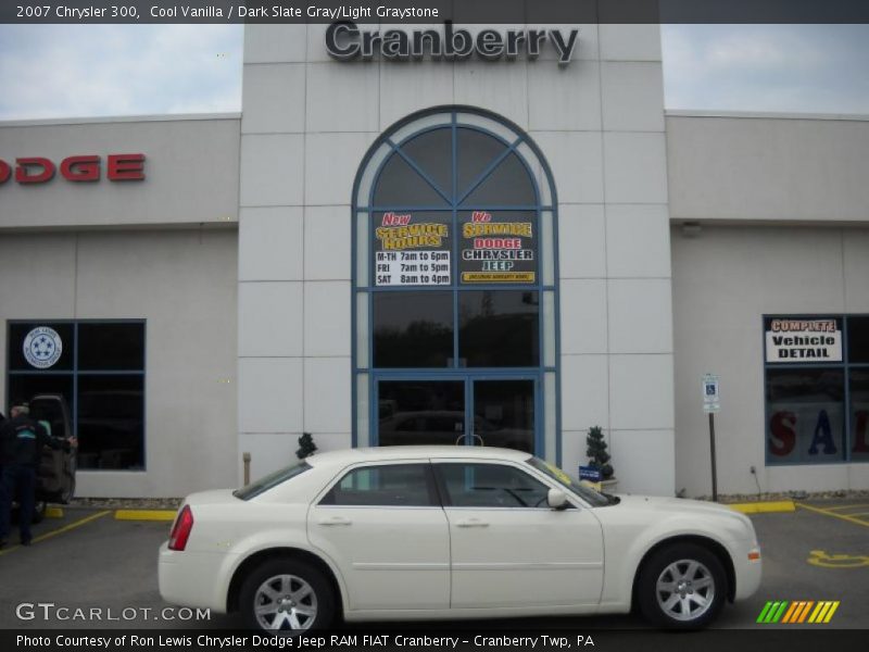Cool Vanilla / Dark Slate Gray/Light Graystone 2007 Chrysler 300