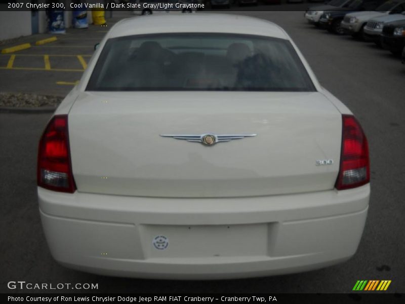 Cool Vanilla / Dark Slate Gray/Light Graystone 2007 Chrysler 300