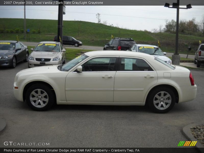 Cool Vanilla / Dark Slate Gray/Light Graystone 2007 Chrysler 300