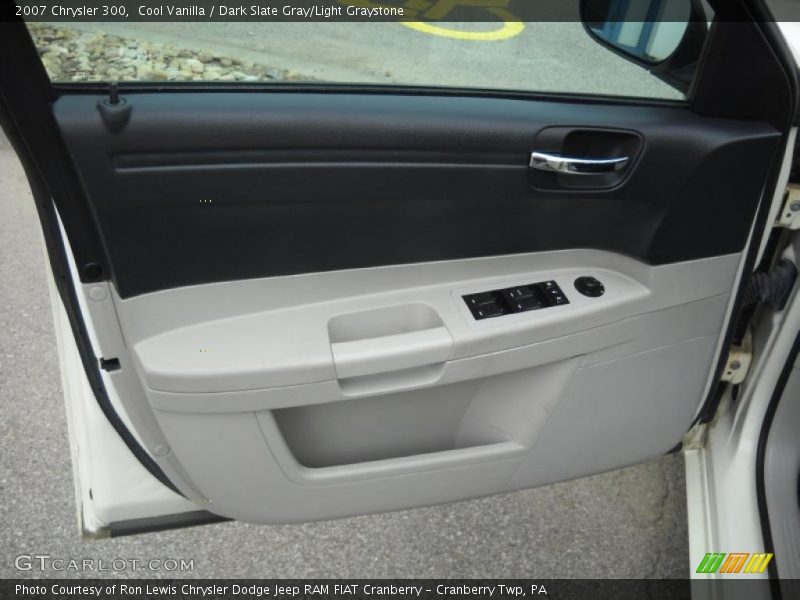 Cool Vanilla / Dark Slate Gray/Light Graystone 2007 Chrysler 300