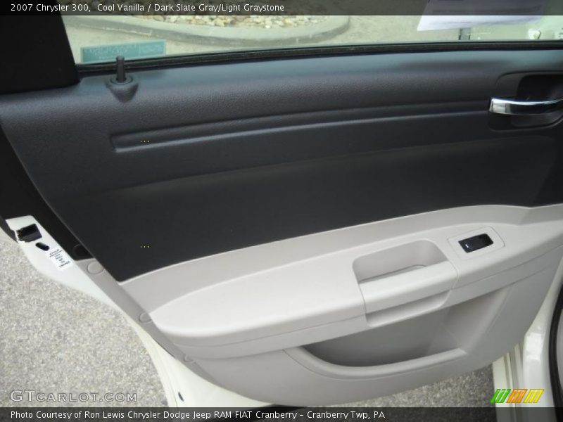 Cool Vanilla / Dark Slate Gray/Light Graystone 2007 Chrysler 300