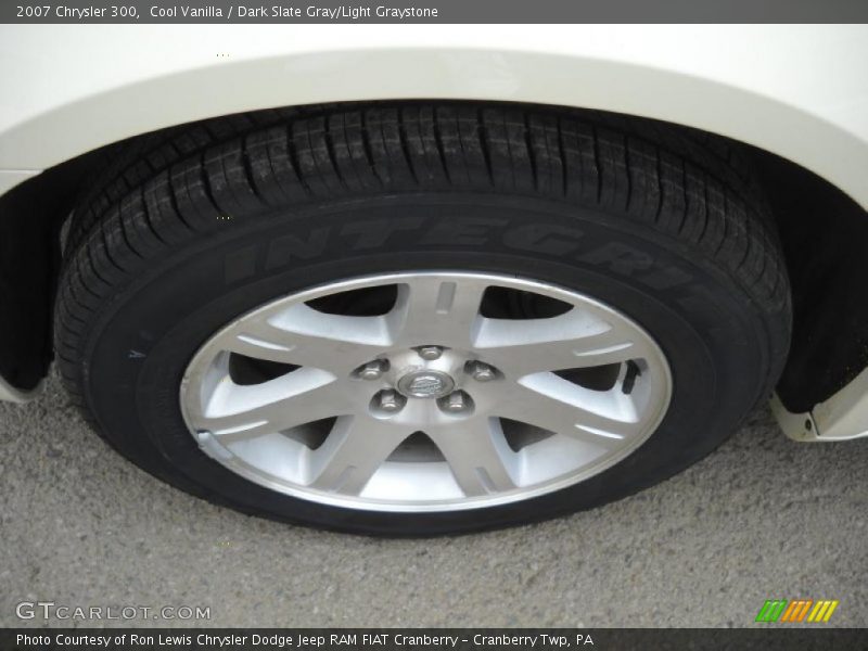Cool Vanilla / Dark Slate Gray/Light Graystone 2007 Chrysler 300