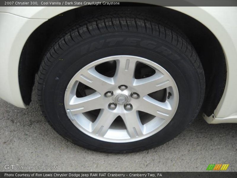Cool Vanilla / Dark Slate Gray/Light Graystone 2007 Chrysler 300