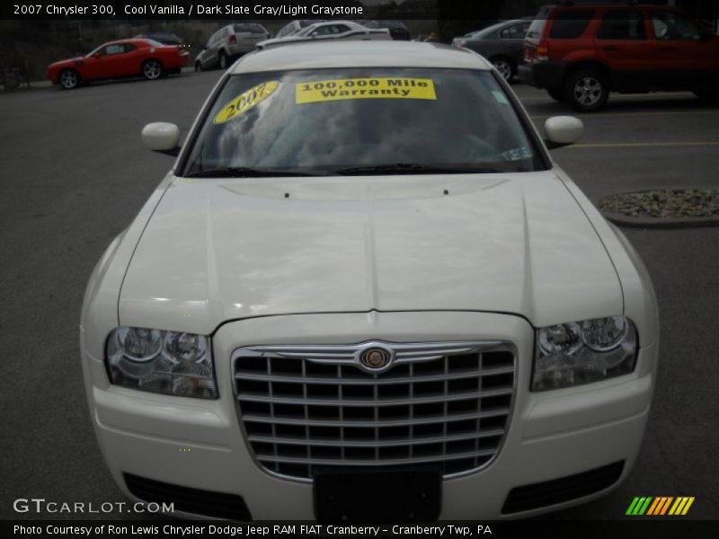 Cool Vanilla / Dark Slate Gray/Light Graystone 2007 Chrysler 300
