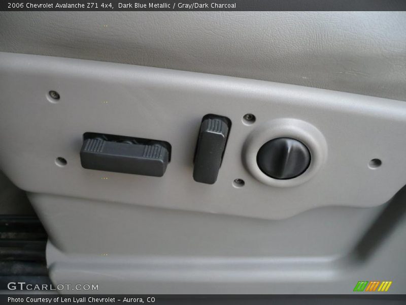 Dark Blue Metallic / Gray/Dark Charcoal 2006 Chevrolet Avalanche Z71 4x4