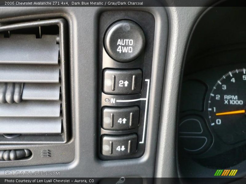 Dark Blue Metallic / Gray/Dark Charcoal 2006 Chevrolet Avalanche Z71 4x4