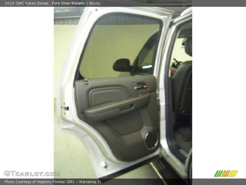 Pure Silver Metallic / Ebony 2010 GMC Yukon Denali