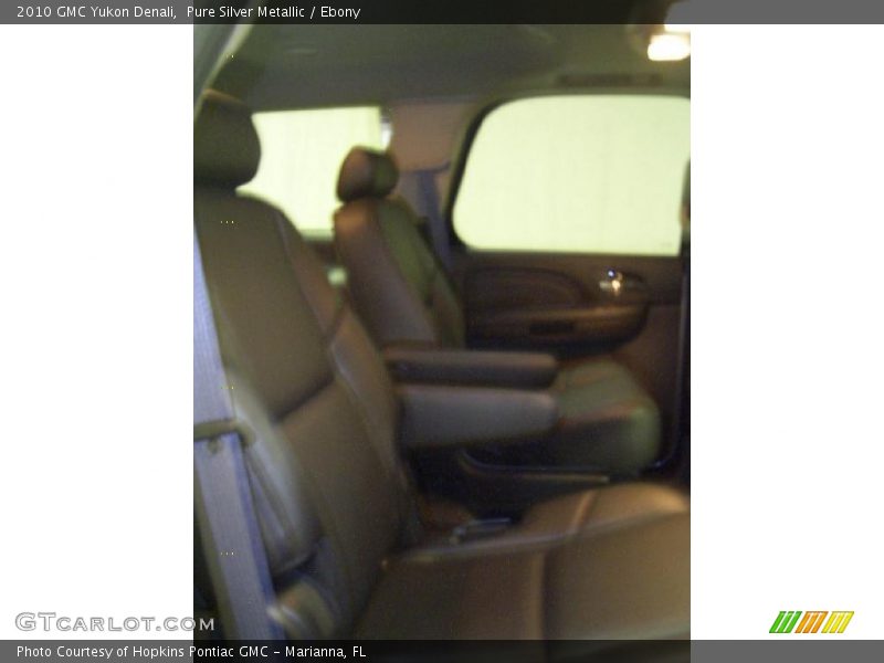 Pure Silver Metallic / Ebony 2010 GMC Yukon Denali