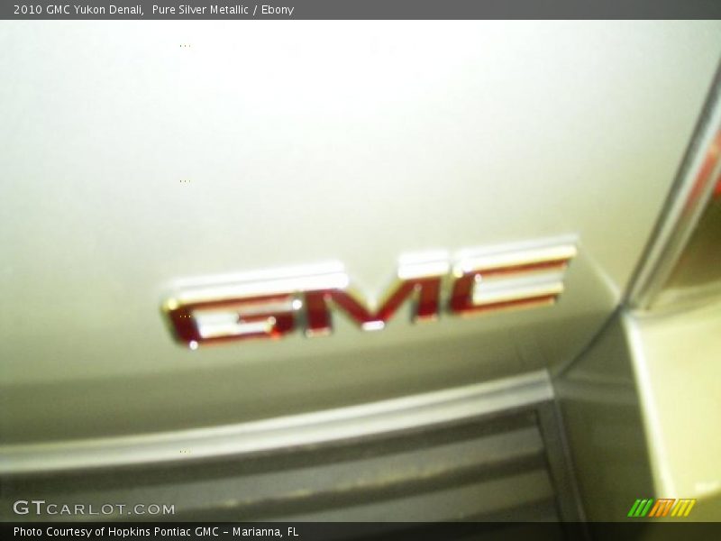 Pure Silver Metallic / Ebony 2010 GMC Yukon Denali