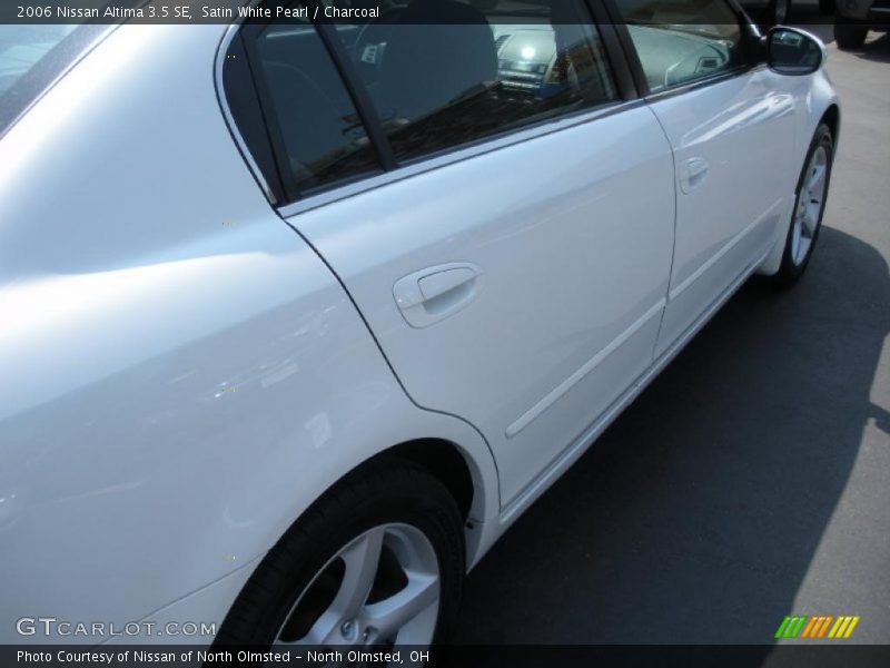 Satin White Pearl / Charcoal 2006 Nissan Altima 3.5 SE