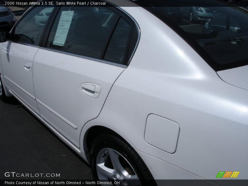 Satin White Pearl / Charcoal 2006 Nissan Altima 3.5 SE