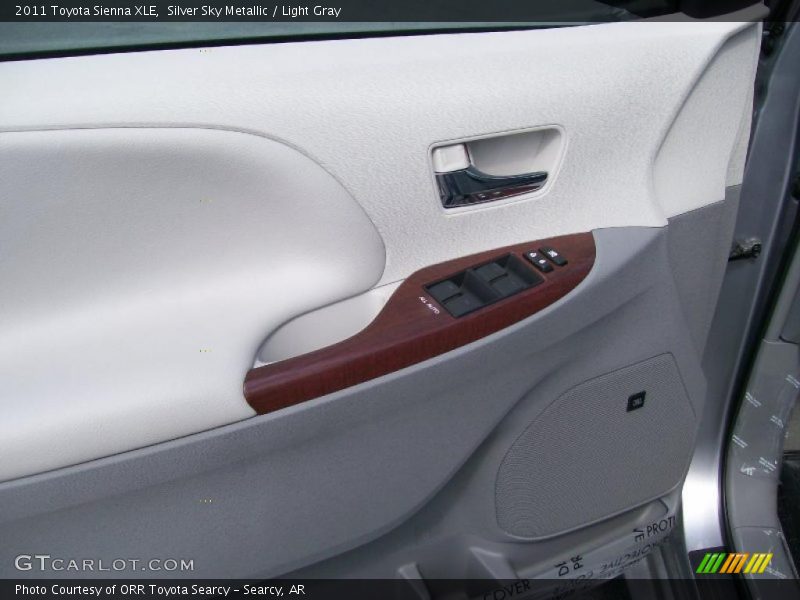Silver Sky Metallic / Light Gray 2011 Toyota Sienna XLE