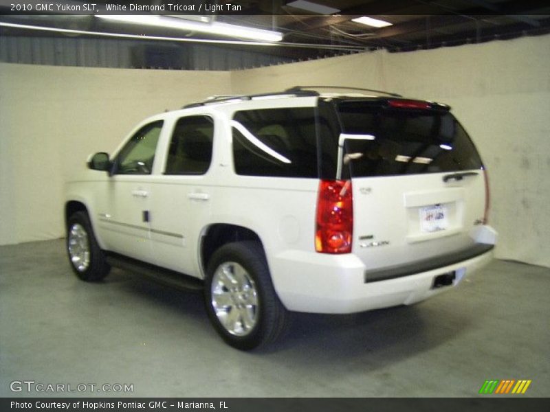 White Diamond Tricoat / Light Tan 2010 GMC Yukon SLT