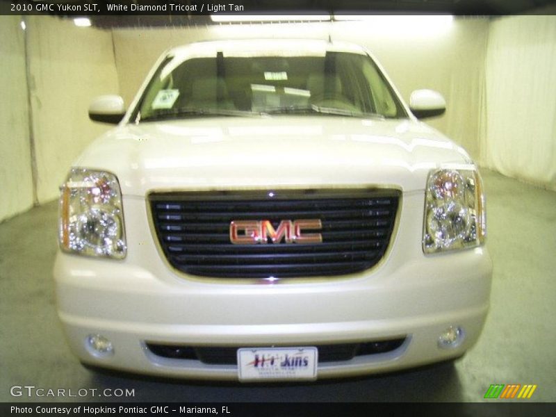 White Diamond Tricoat / Light Tan 2010 GMC Yukon SLT