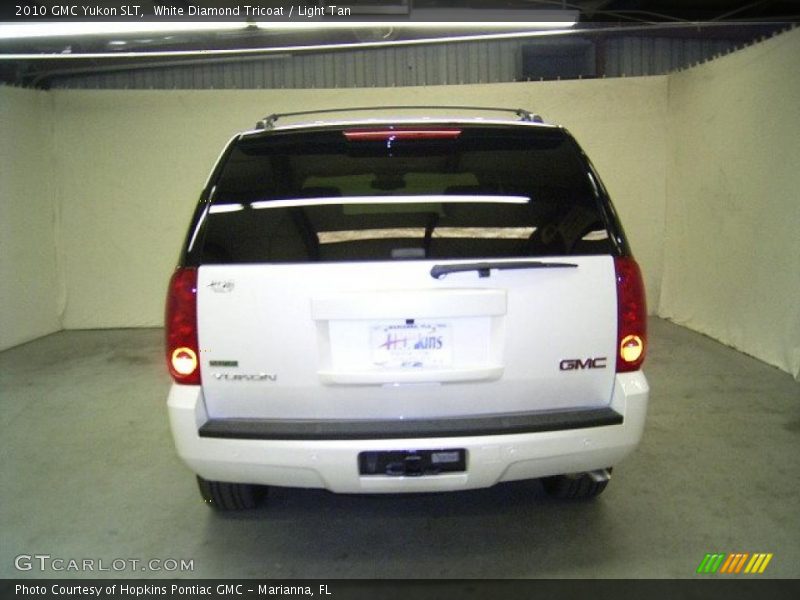 White Diamond Tricoat / Light Tan 2010 GMC Yukon SLT