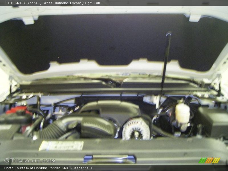 White Diamond Tricoat / Light Tan 2010 GMC Yukon SLT