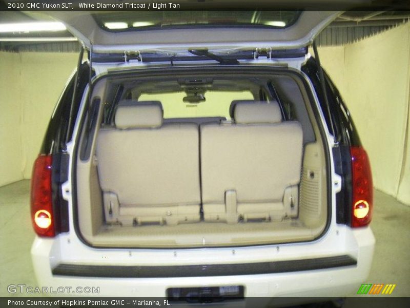 White Diamond Tricoat / Light Tan 2010 GMC Yukon SLT