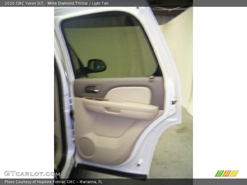White Diamond Tricoat / Light Tan 2010 GMC Yukon SLT